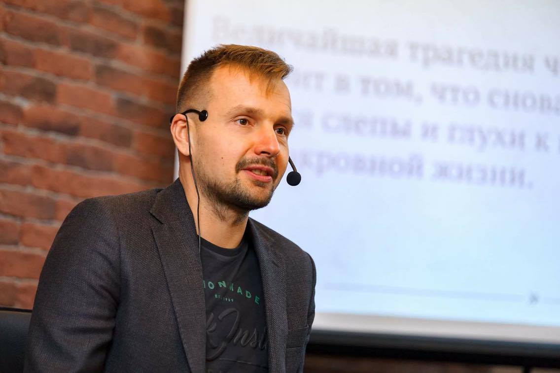 Студия 1 руководитель. Руководитель студии. виталий боровой арт-директор. совет руководителей студи. директор своей студии.